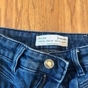 Stradivarius Straight Jeans (Mom Slim)